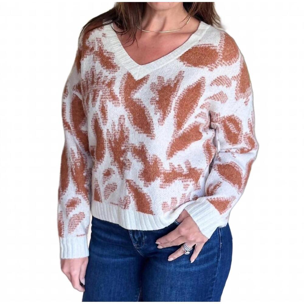 NEW TRIBAL v-neck weather sweater in rust and white